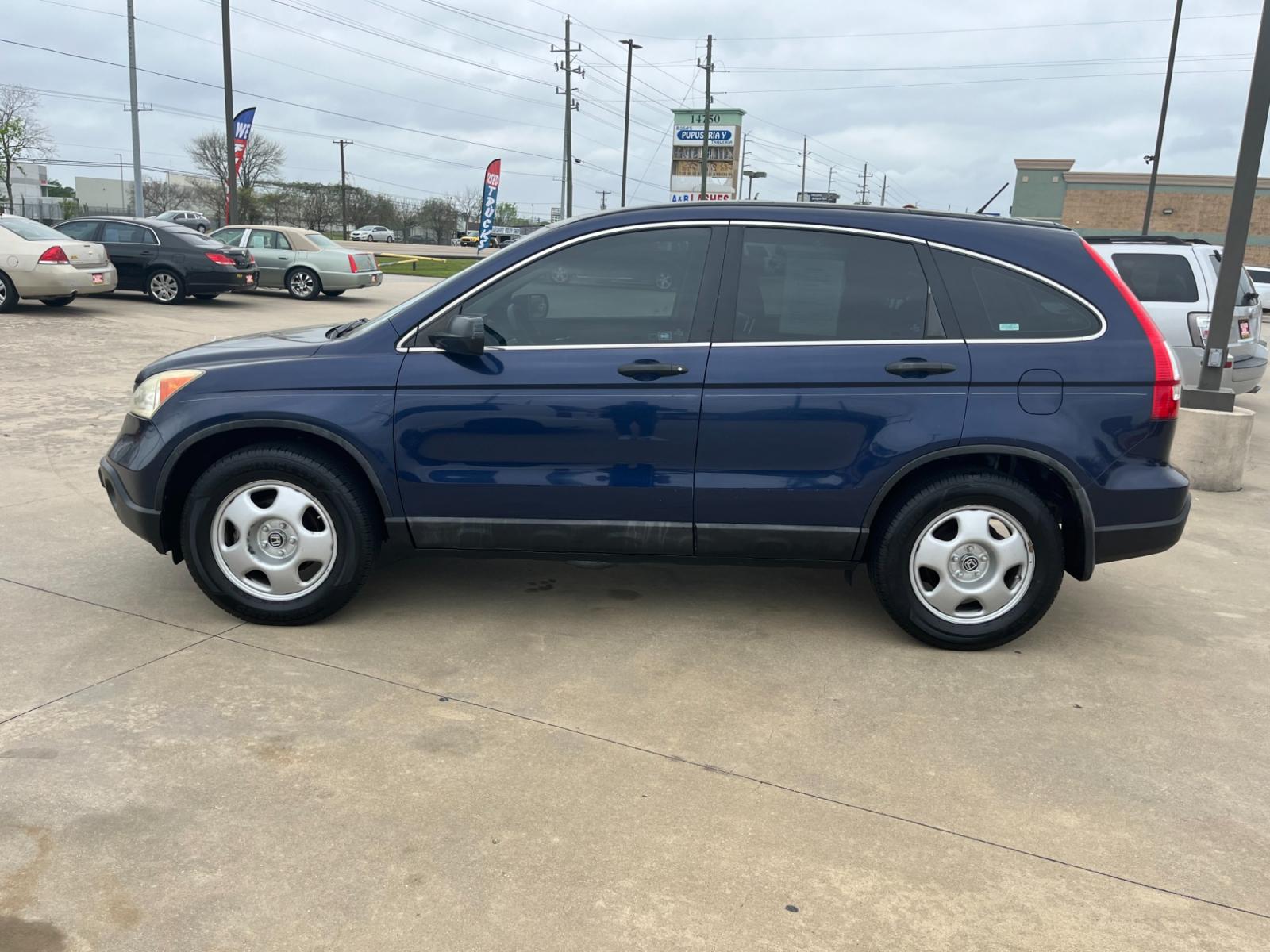 2008 blue /black Honda CR-V LX 2WD AT (3CZRE38348G) with an 2.4L L4 DOHC 16V engine, 5-Speed Automatic Overdrive transmission, located at 14700 Tomball Parkway 249, Houston, TX, 77086, (281) 444-2200, 29.928619, -95.504074 - Photo #3